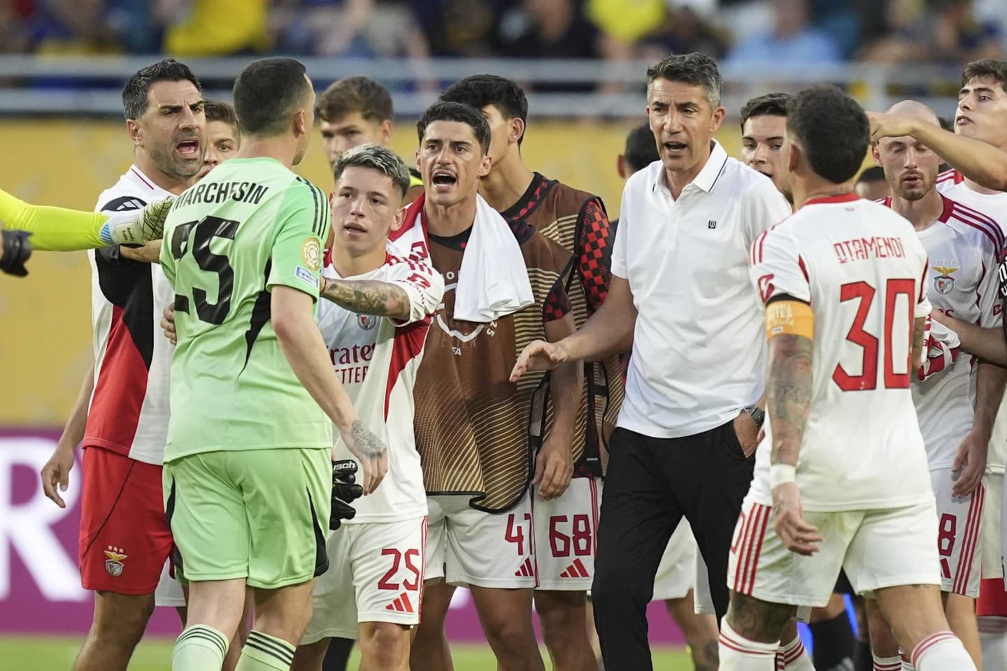 एकै खेलमा ३ रातोसहित ७ कार्ड, २१ फउल