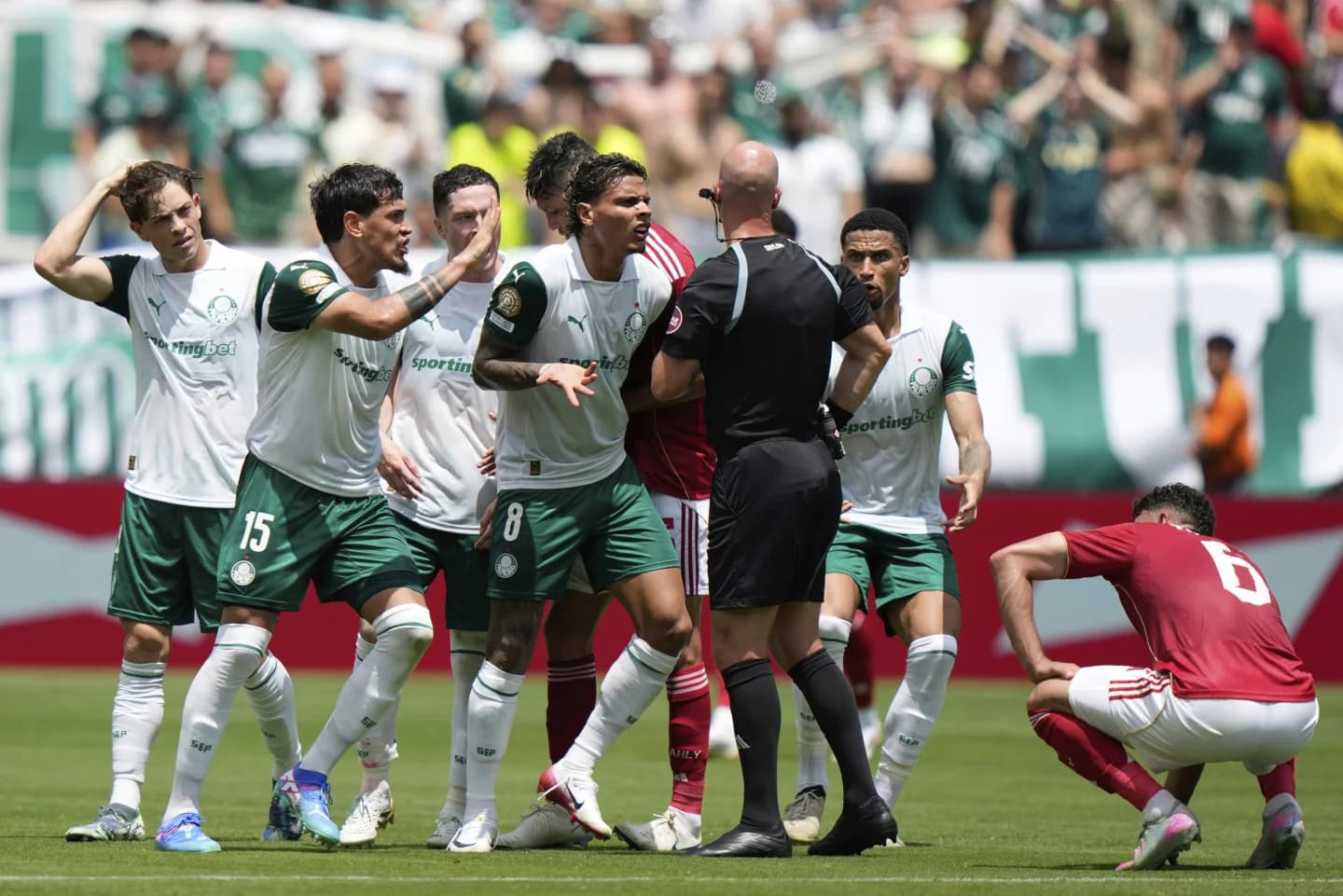 अल–अहलीविरुद्ध पाल्मेइरसको जित