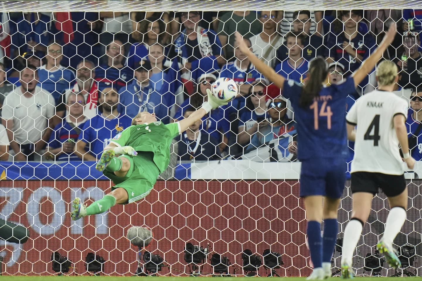 क्यान्सरलाई जितेर पोस्टमा फर्किएकी बेर्गर