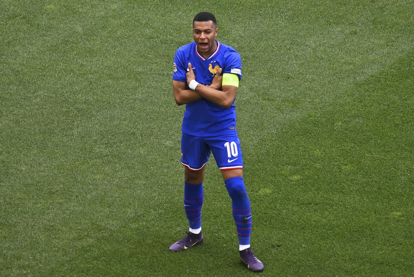 एमबाप्पेले बनाए फ्रान्सलाई तेस्रो