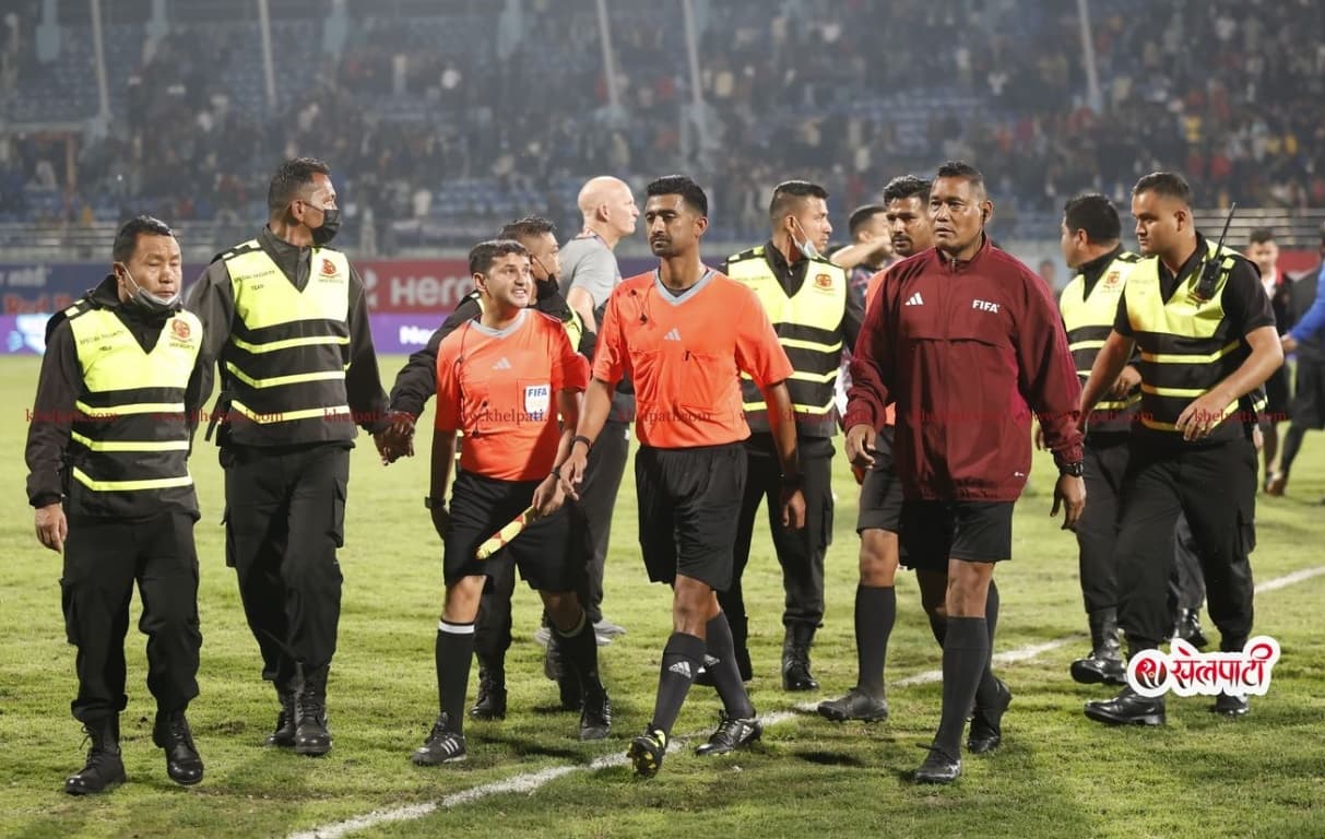 ‘रेफ्रीलाई धन्यवाद !’