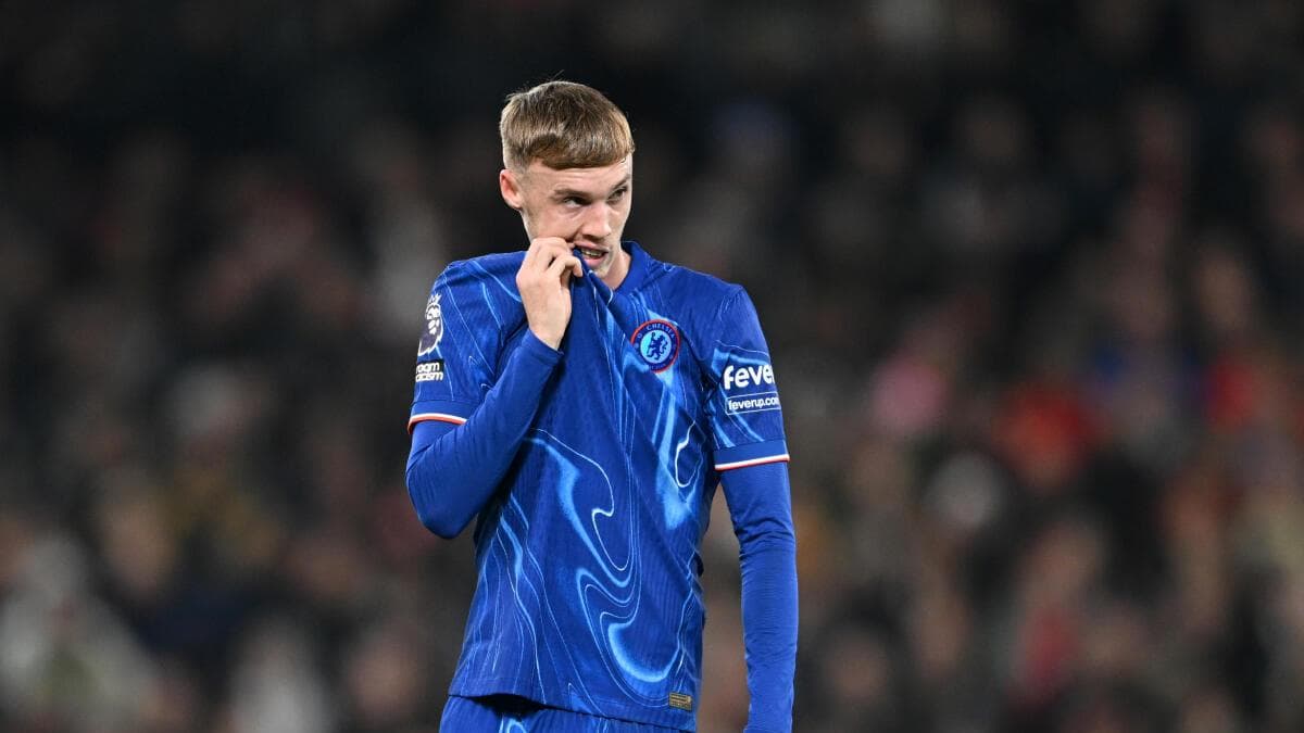 शीर्ष स्थानको लिभरपुलसँग अंक घटाउँदै चेल्सी