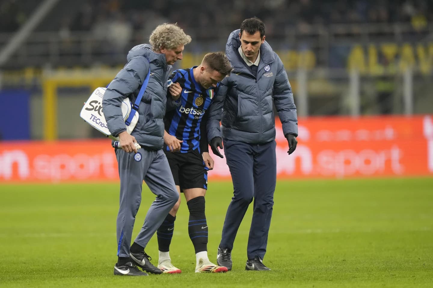 जेलेन्स्की केही साता मैदान बाहिर रहने