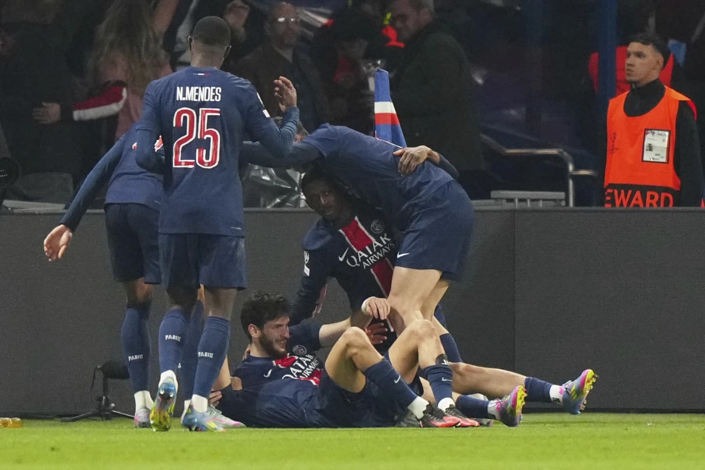 लगातार सेमिफाइनलनजिक पिएसजी