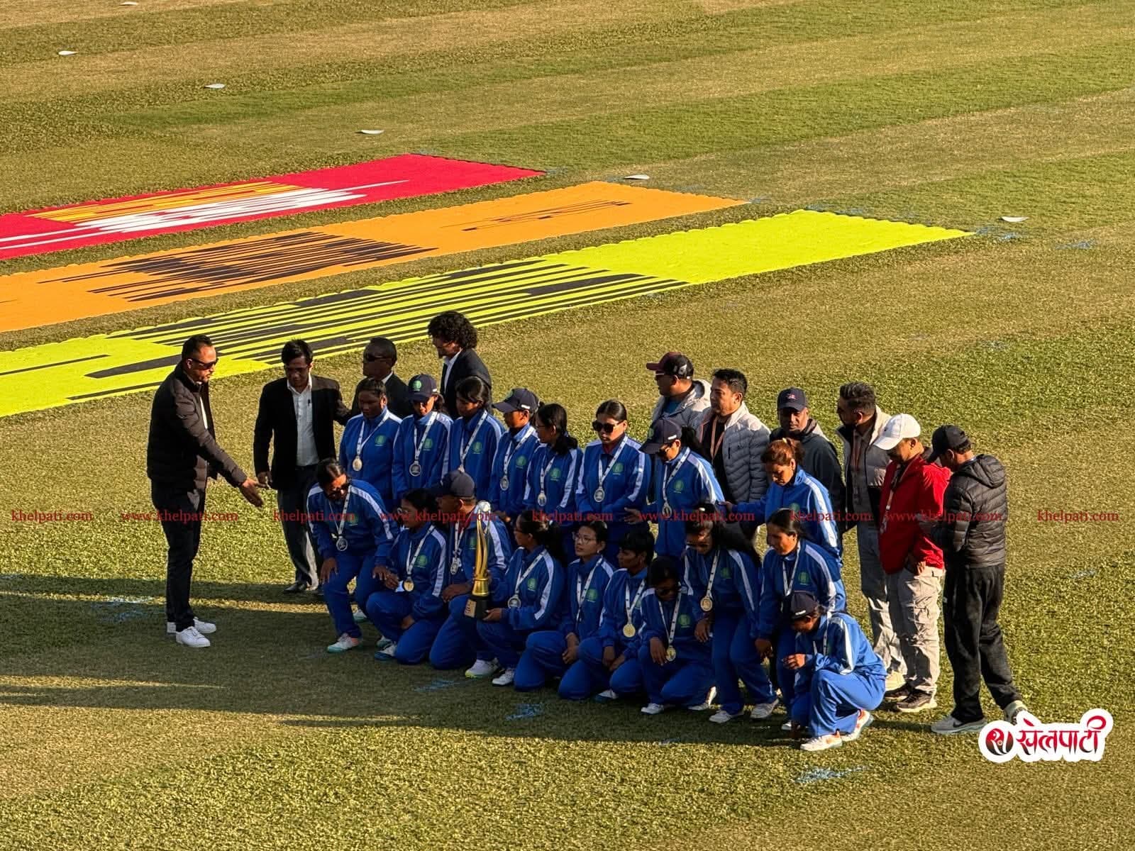 दृष्टिविहीन महिला टोलीलाई क्यानको १० लाख रूपैयाँ सहयोग 