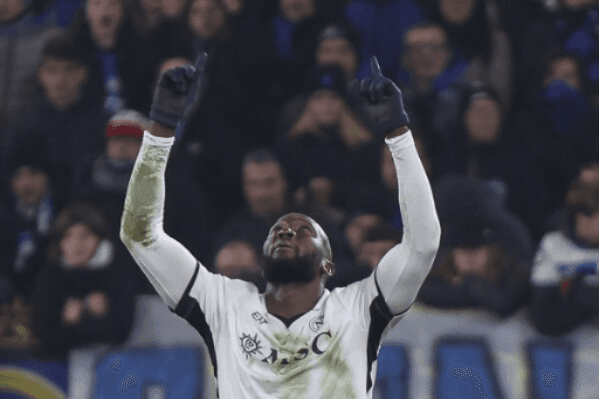 नायक लुकाकु