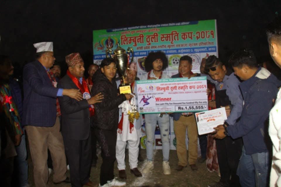 पथरी ११ लाई लिम्बूनी ठूली कपको उपाधि