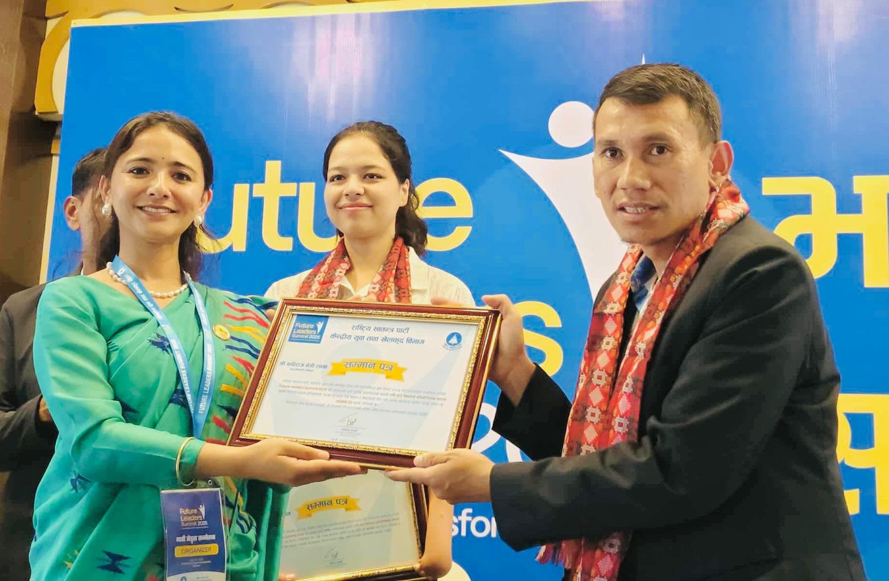 पलेशा र नेगी सम्मानित