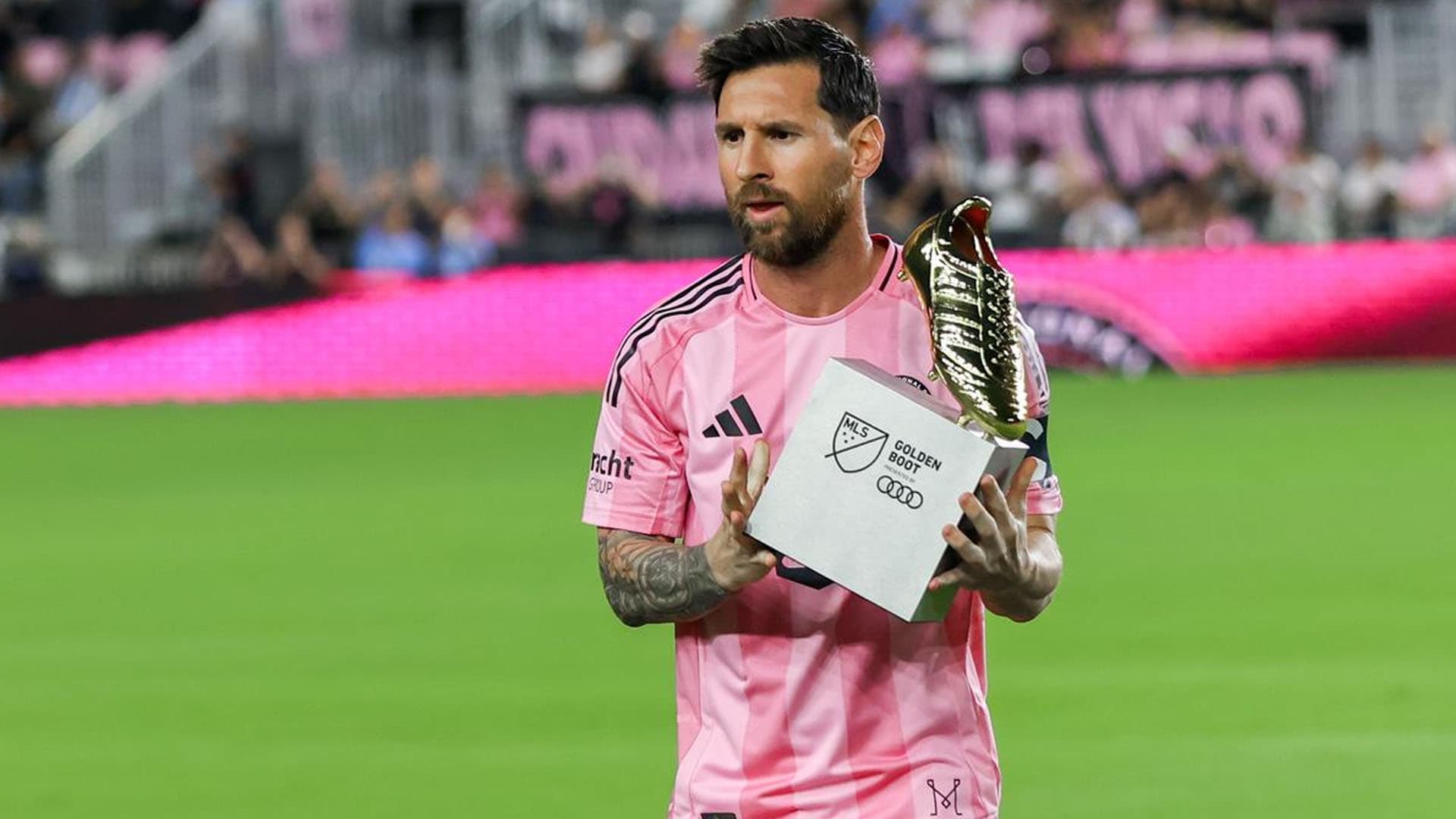 वर्षको उत्कृष्ट ११ खेलाडीमा लगातार दोस्रो पटक मेसी