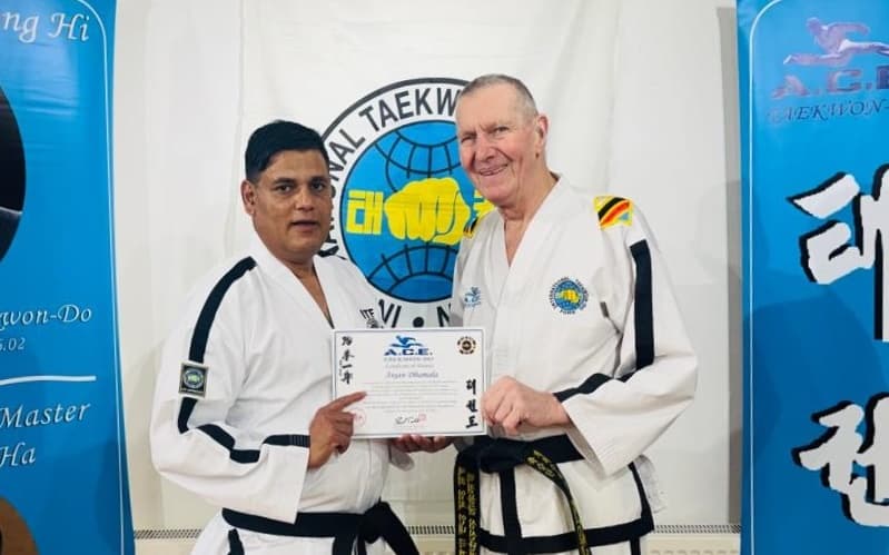 धमला बेलायतमा सम्मानित