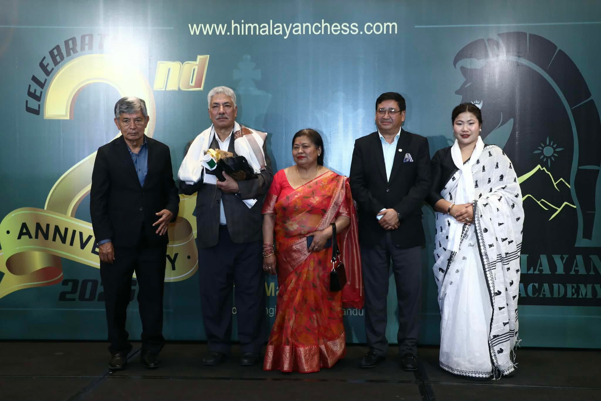 हिमालयन लाइफटाइम अचिभमेन्ट अवार्डबाट नवीन तन्डुरकार सम्मानित