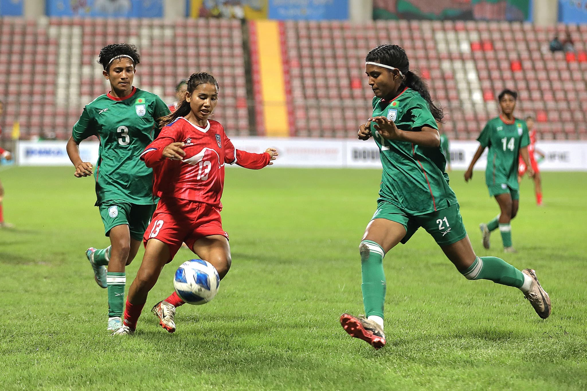 पूजा र मिनाले एपीएफबाट खेल्ने