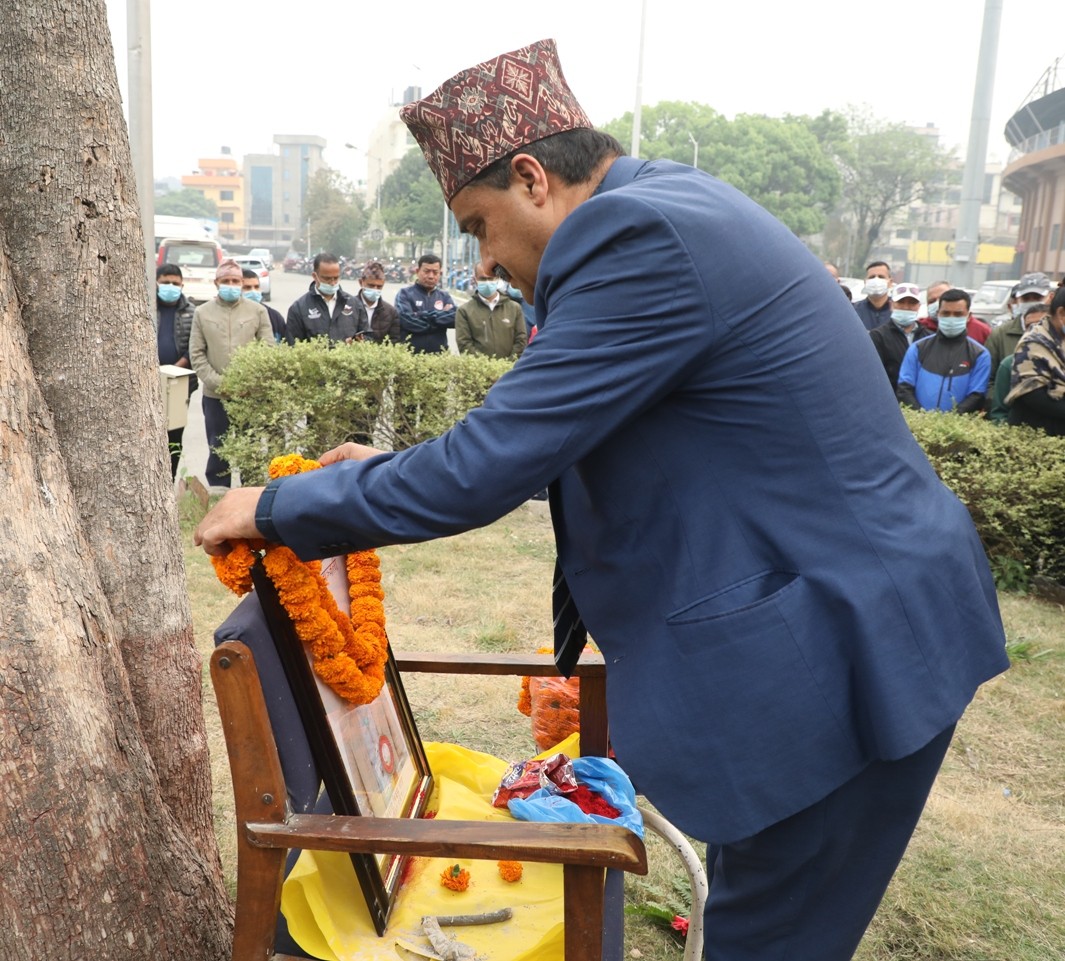 शाहको निधन