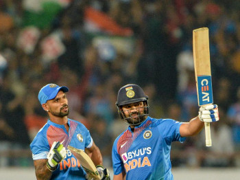 रोहितको अर्धशतकमा भारत विजयी