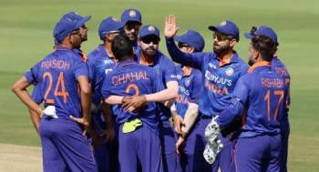 भारतद्वारा एकदिवसीय र टेस्ट टोलीको घोषणा