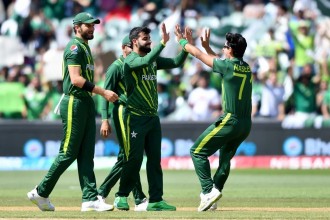 बंगलादेशलाई हराउँदै पाकिस्तान सेमिफाइनलमा